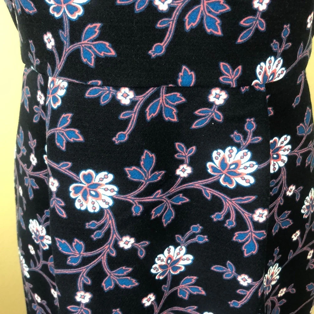 NWT LOFT Black w/Blue Pink and White Floral Pocketed Dress - Size 6 Petite - Picture 4 of 13